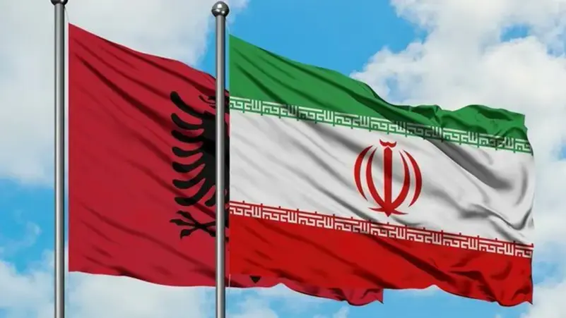ایران اور البانیا کے قومی پرچم